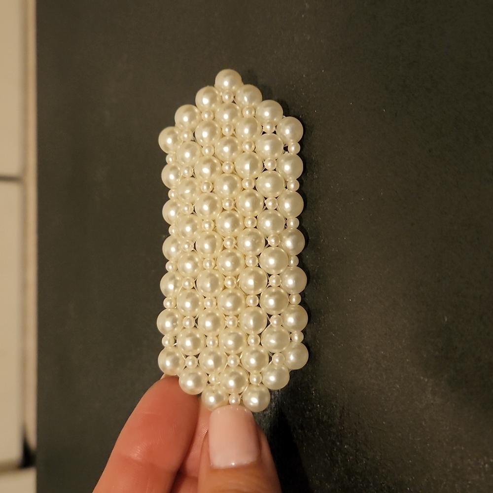 Pearl hair barrette